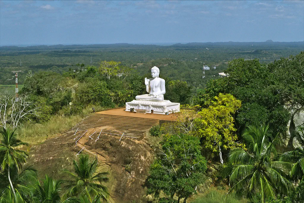 „Fakir-Training auf Anuradhapuras heißen Steinen“