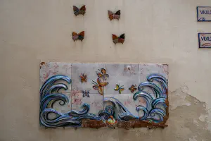 Relief Welle und Schmetterlinge