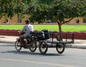 Moped mit Anhänger